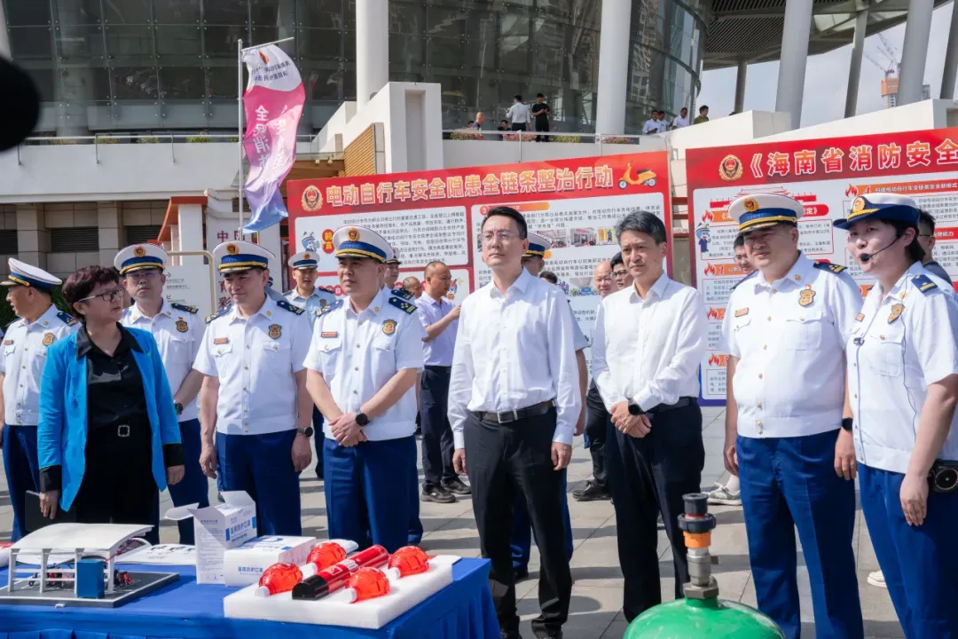 国富科技集团携智能锂电池灭火装置亮相海南省消防宣传月活动